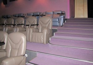 Укладка ковролина и монтаж кресел Времена года Кинотеатр