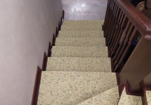 Укладка ковролина на ступени с подложкой