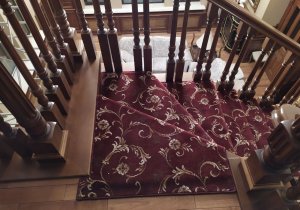 Укладка ковролина на ступени с подложкой