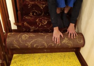 Укладка ковролина на ступени с подложкой