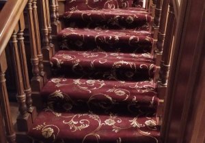 Укладка ковролина на ступени с подложкой