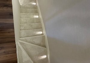 Укладка ковролина на ступени