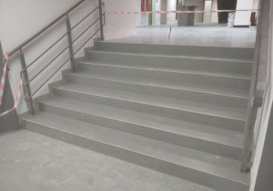 Укладка ковролина на лестницу  Торговый комплекс