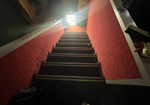 Укладка ковролина в кинотеатре Матрица