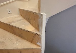 Укладка ковролина на ступени