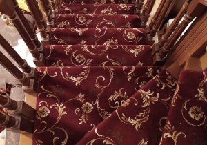 Укладка ковролина на ступени с подложкой