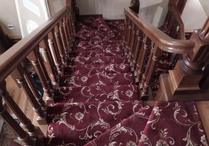 Укладка ковролина на ступени с подложкой