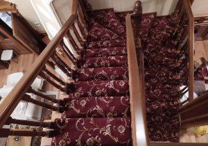 Укладка ковролина на ступени с подложкой