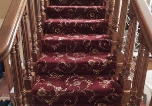 Укладка ковролина на ступени с подложкой