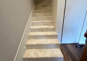 Укладка ковролина на ступени