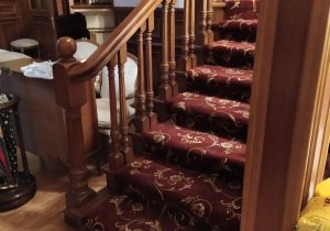 Укладка ковролина на ступени с подложкой