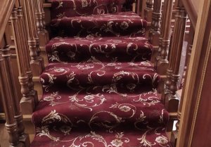 Укладка ковролина на ступени с подложкой